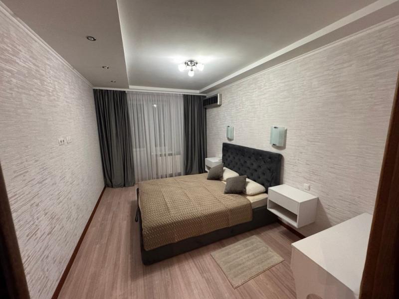 Продаётся 4-комнатная двухуровневая квартира, пр. Панфилова, 19