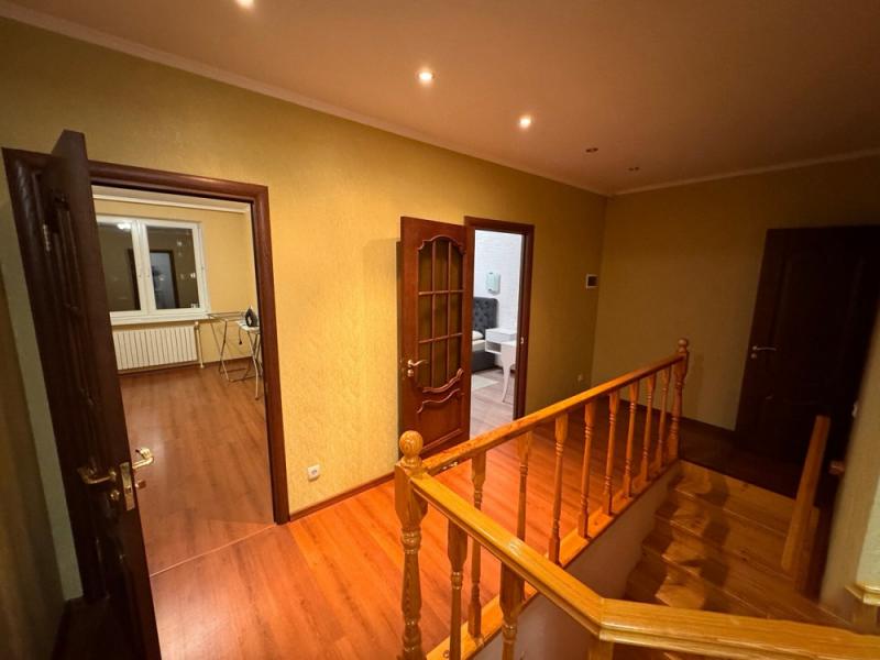 Продаётся 4-комнатная двухуровневая квартира, пр. Панфилова, 19