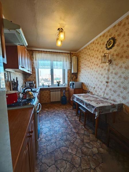 Продаётся 4-комнатная квартира, Калининский район