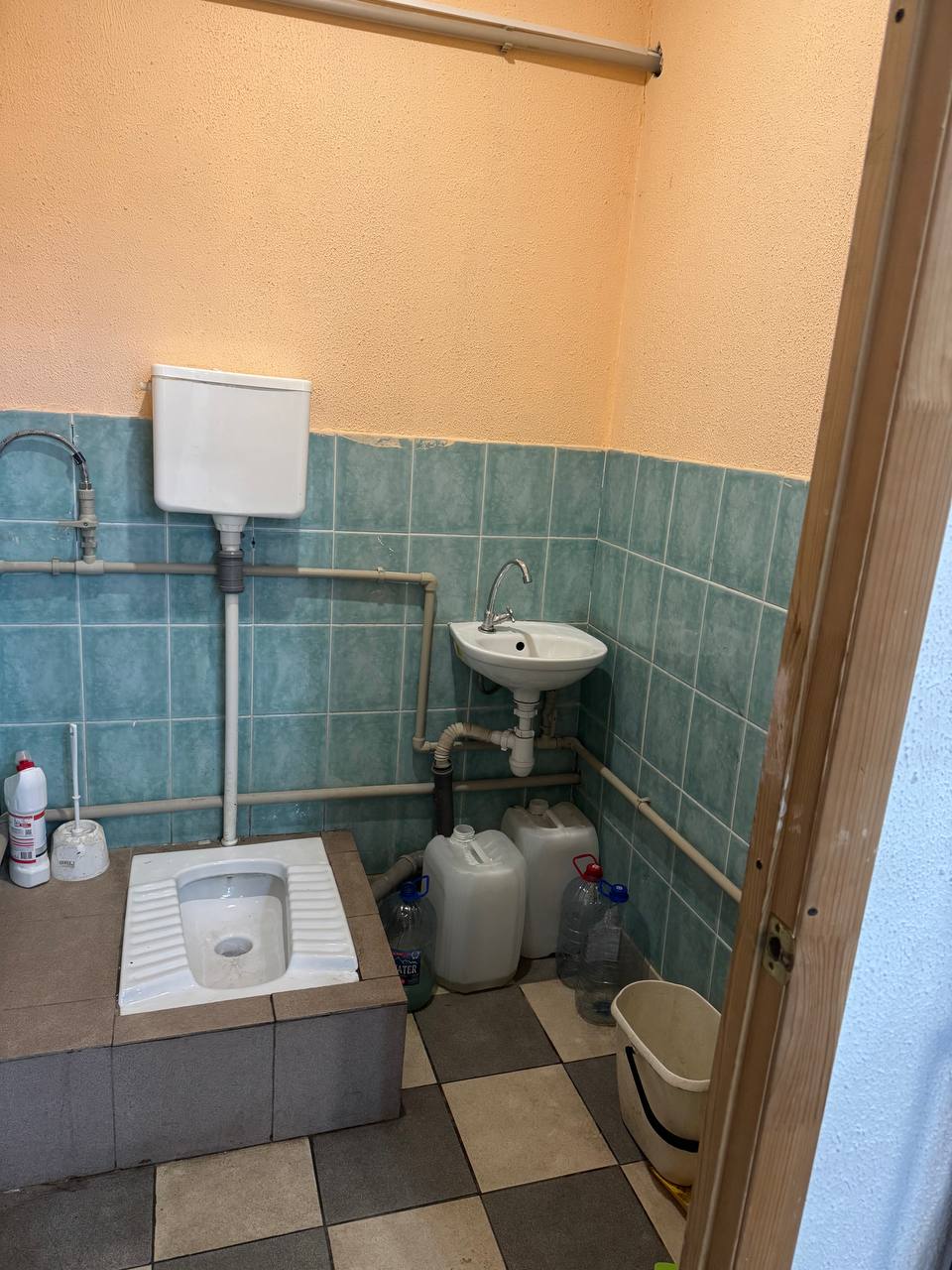 Продаётся капитальное коммерческое помещение по ул. Челюскинцев