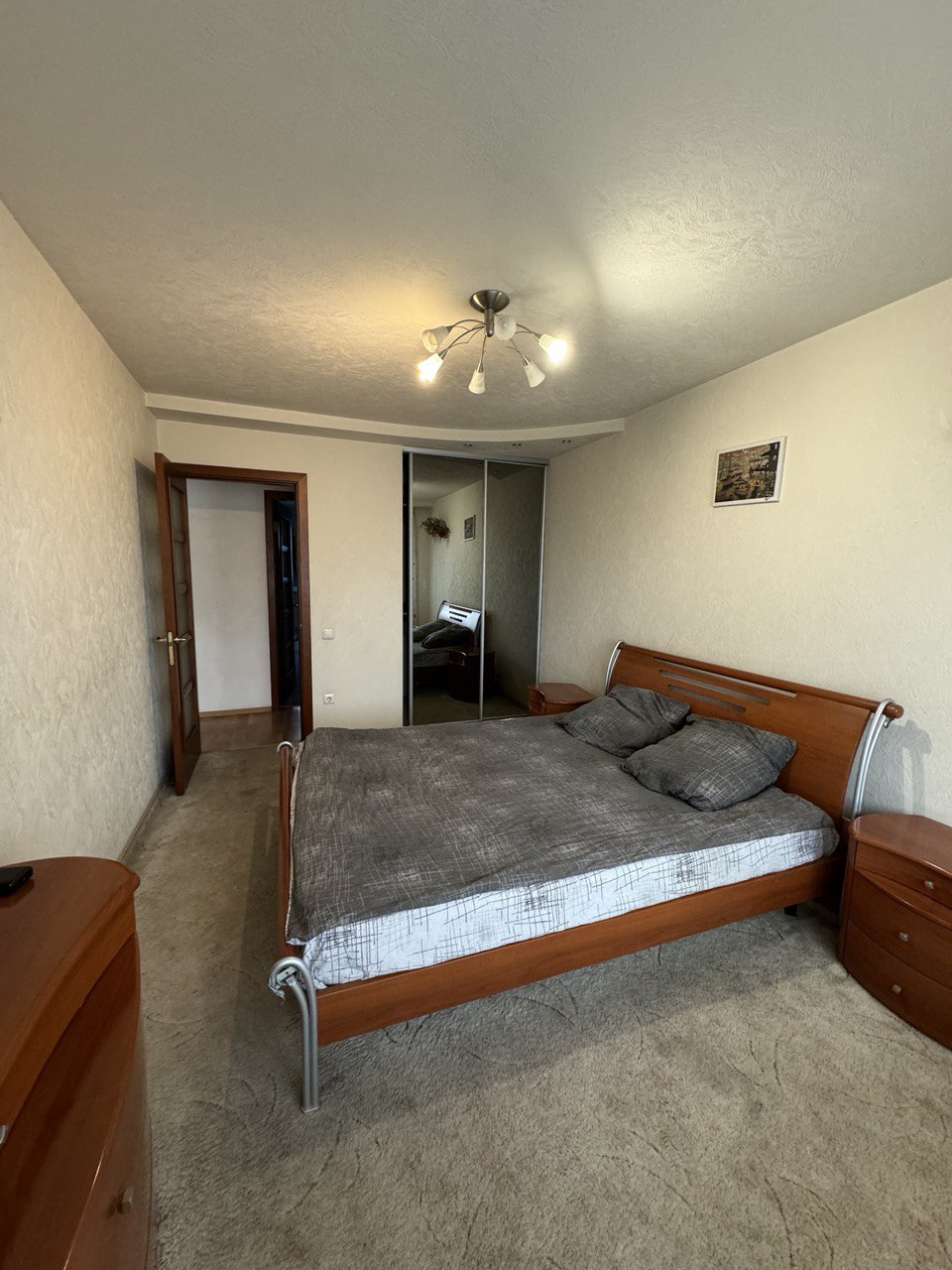 Сдается 3-комнатная квартира, ул. Университетская, Киевский р-н