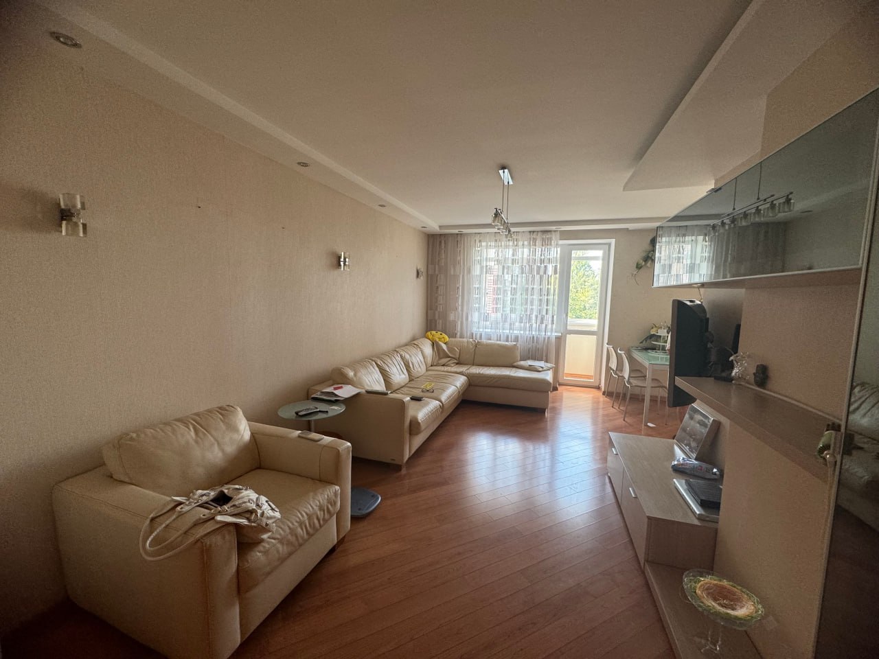 Продаётся светлая 4-комнатная квартира в районе Донецк Сити