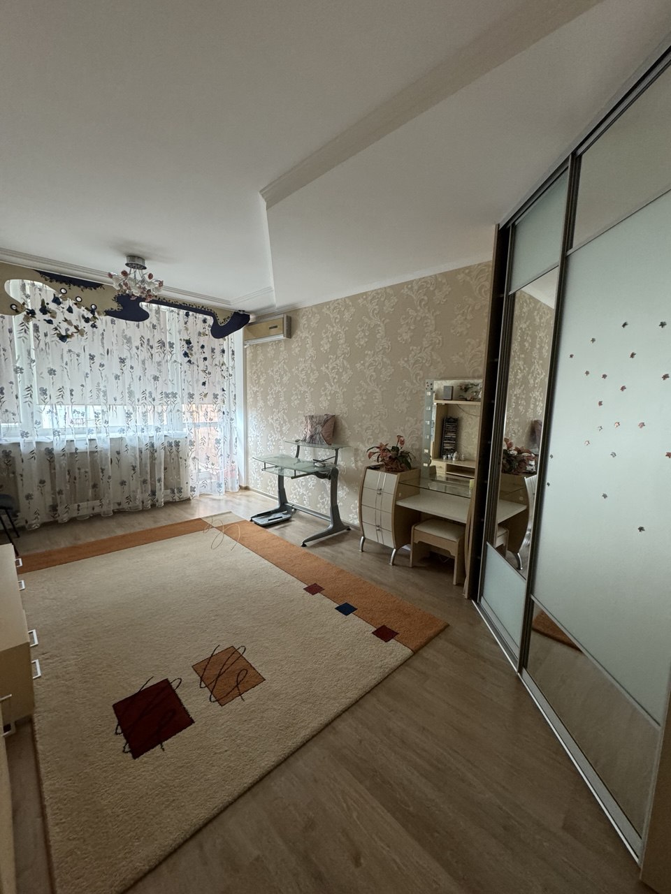 Аренда 4 комнатная квартира в центре