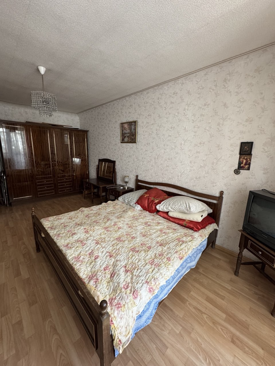 Продается просторная 3-комнатная квартира на Университетской