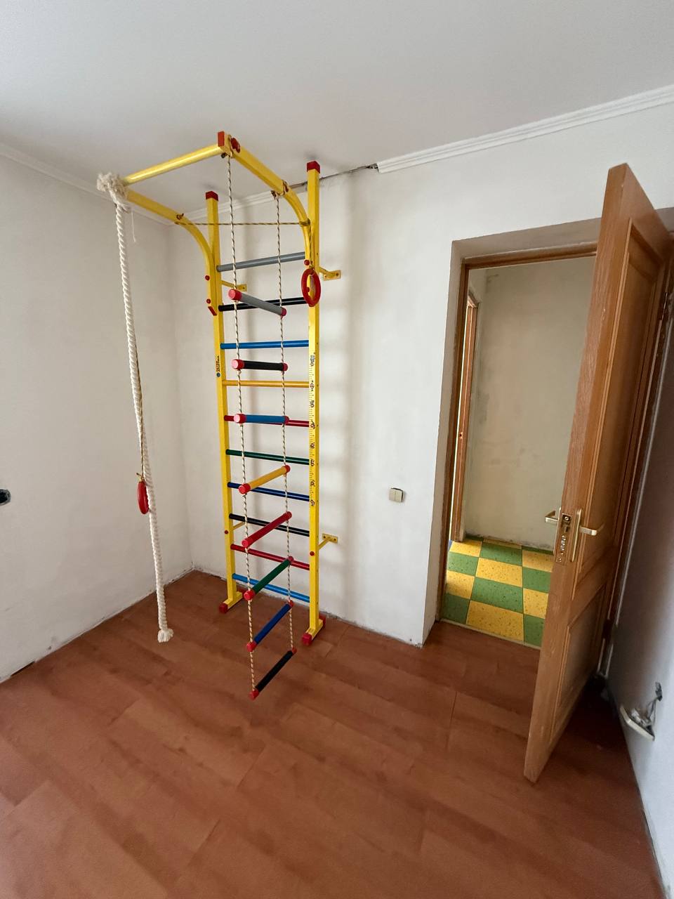 Продаётся 2-комнатная крупногабаритная квартира в центре