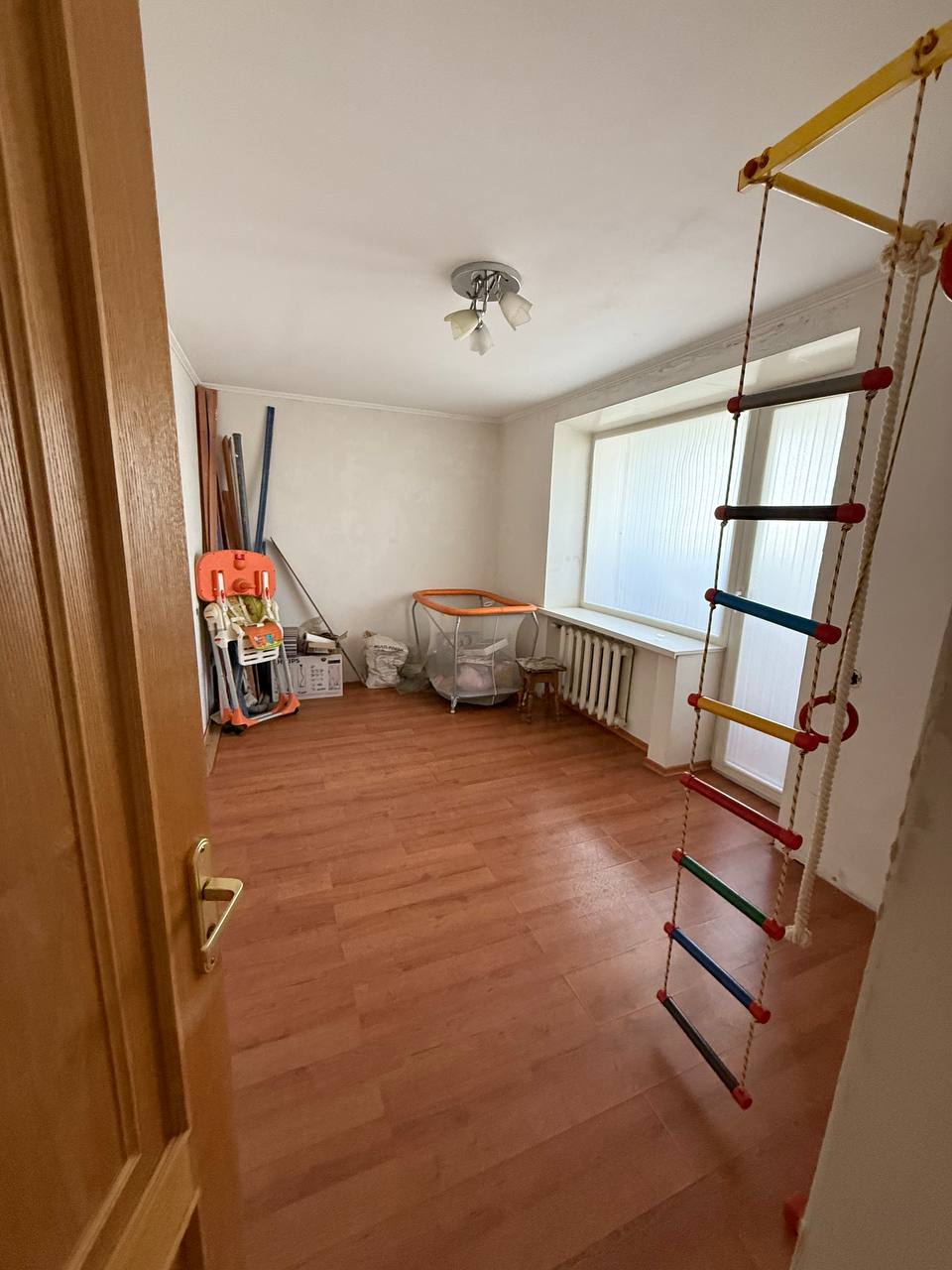 Продаётся 2-комнатная крупногабаритная квартира в центре