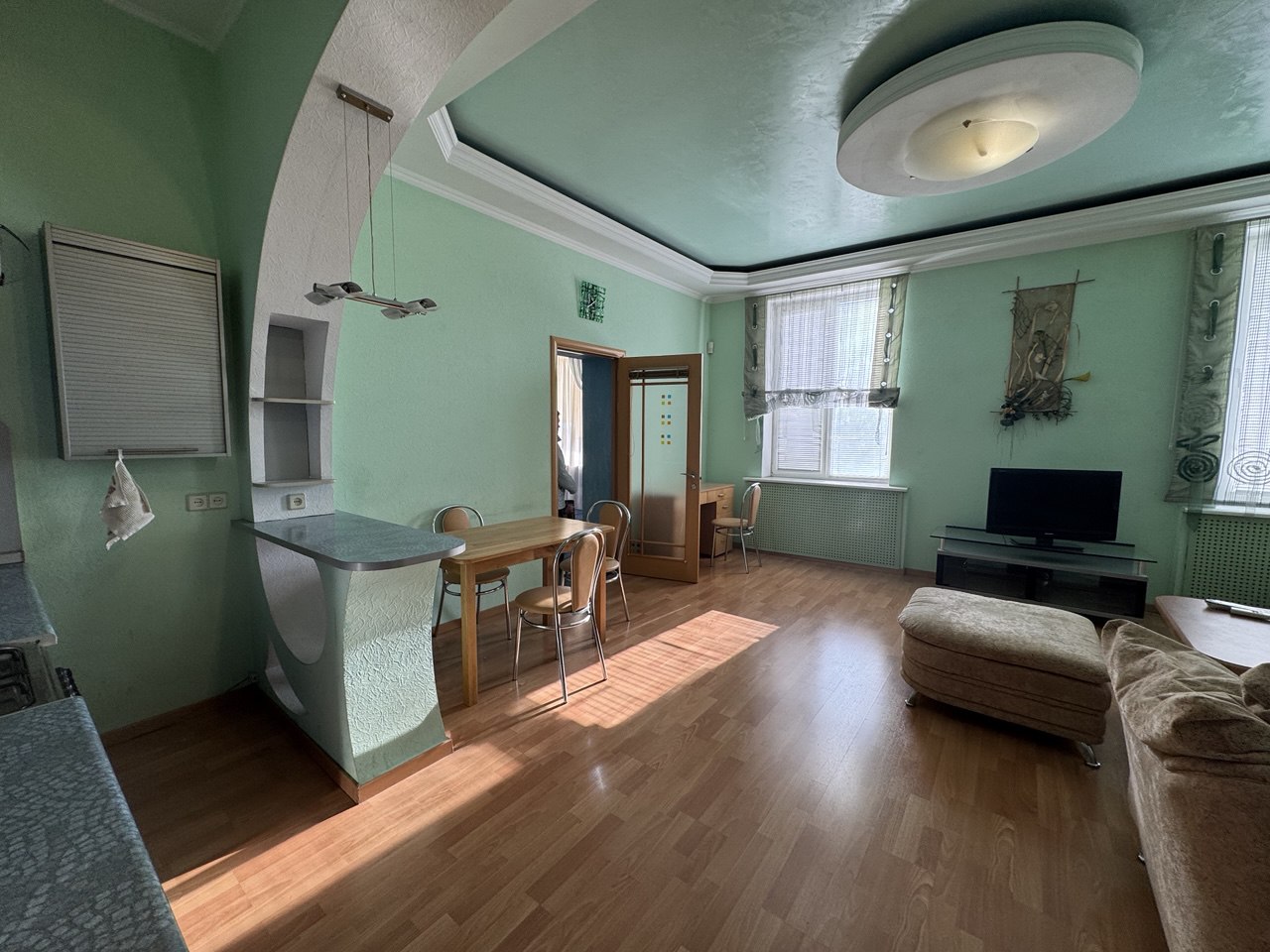 Продаётся просторная двухкомнатная квартира на ул. Челюскинцев