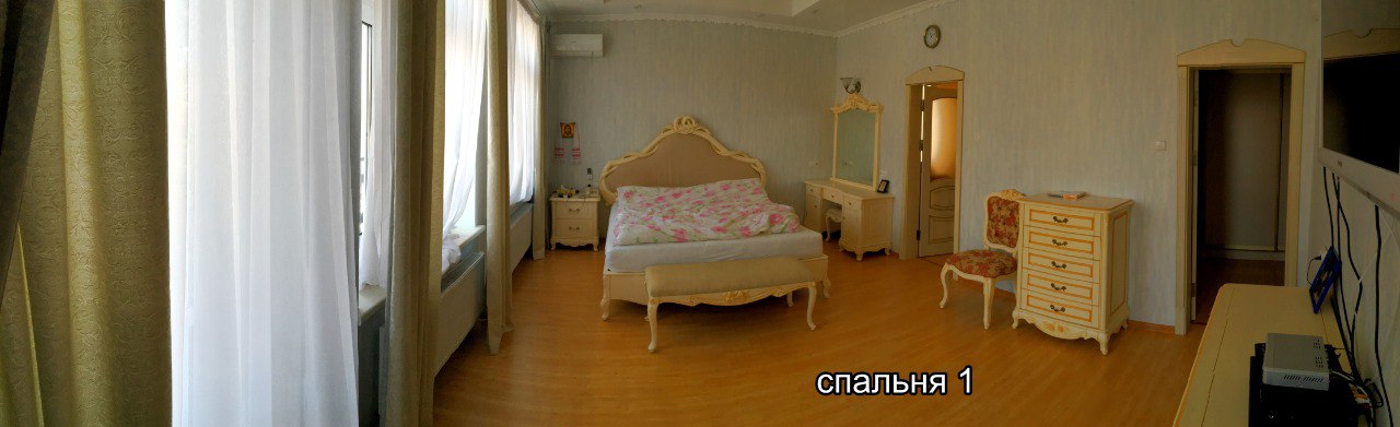 Шикарный трехэтажный дом в центре города 