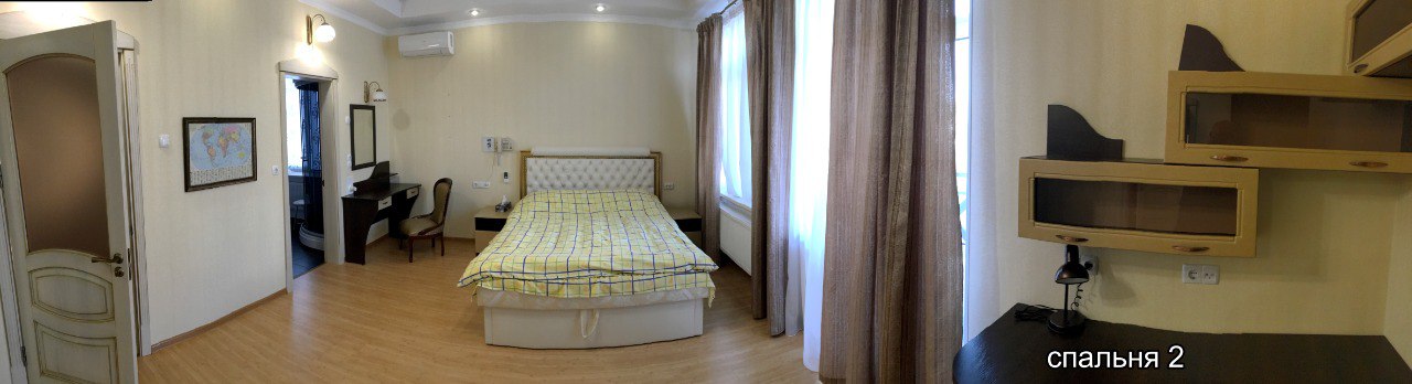 Шикарный трехэтажный дом в центре города 