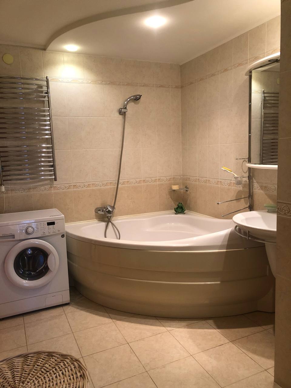 Четырехкомнатная в Ленинском районе Южные склоны 