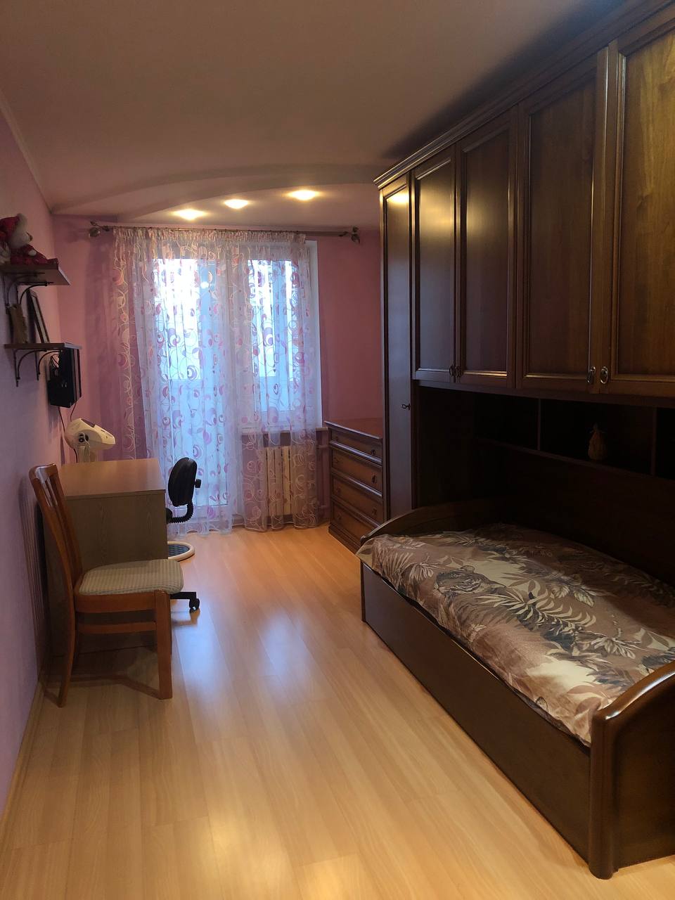 Четырехкомнатная в Ленинском районе Южные склоны 