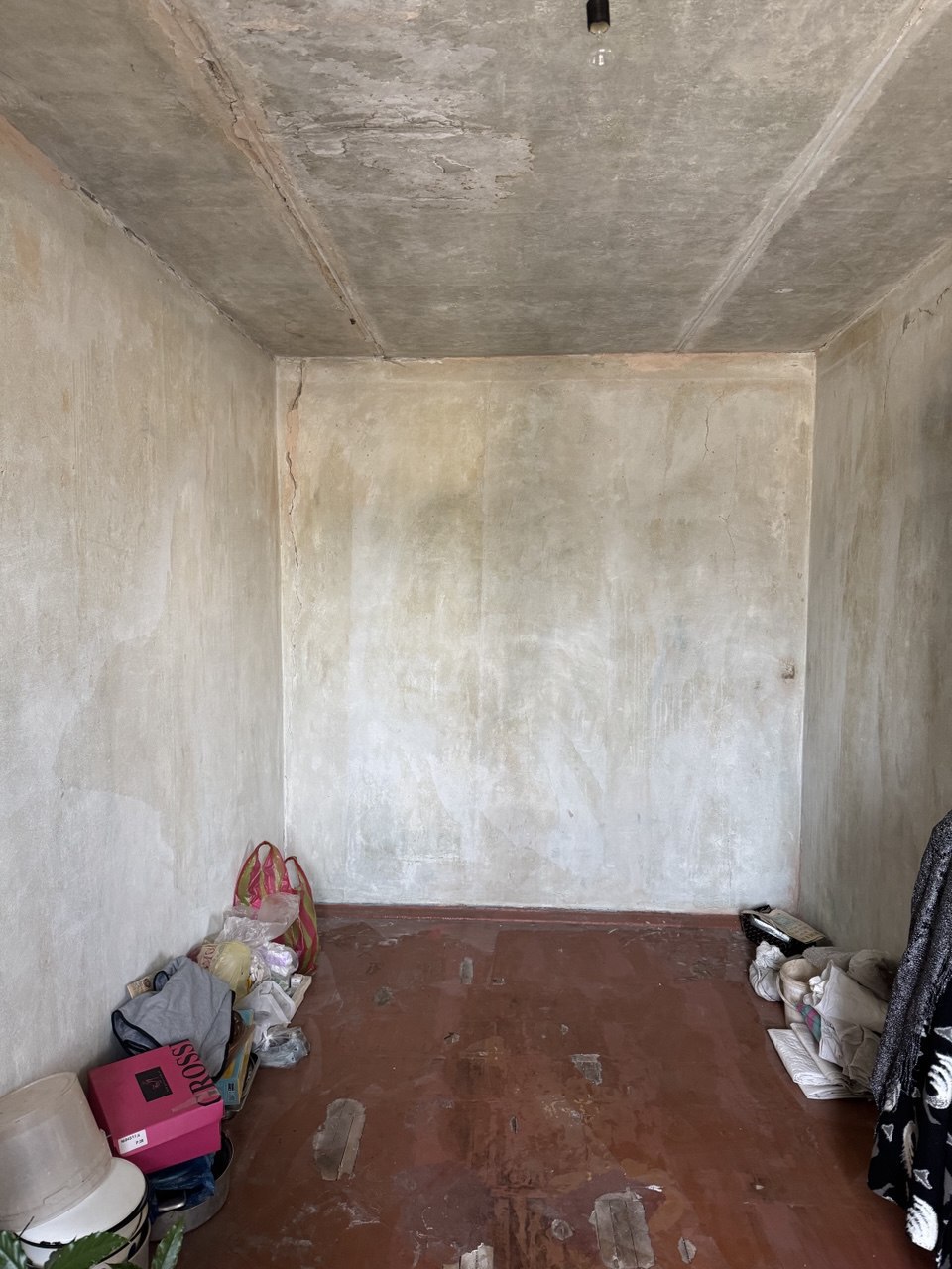 Трехкомнатная на Боссе под ремонт 