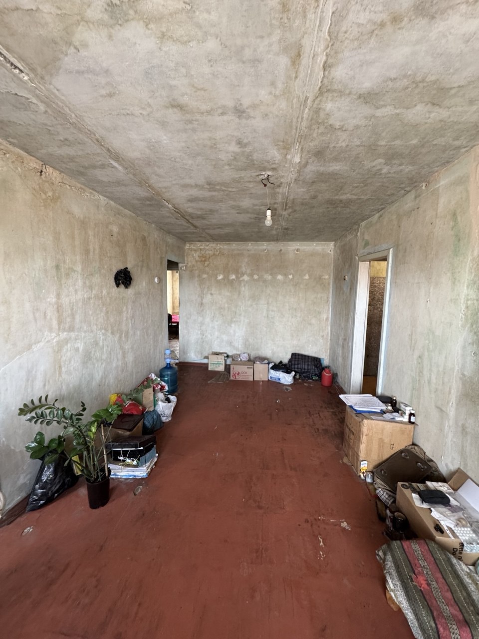 Трехкомнатная на Боссе под ремонт 