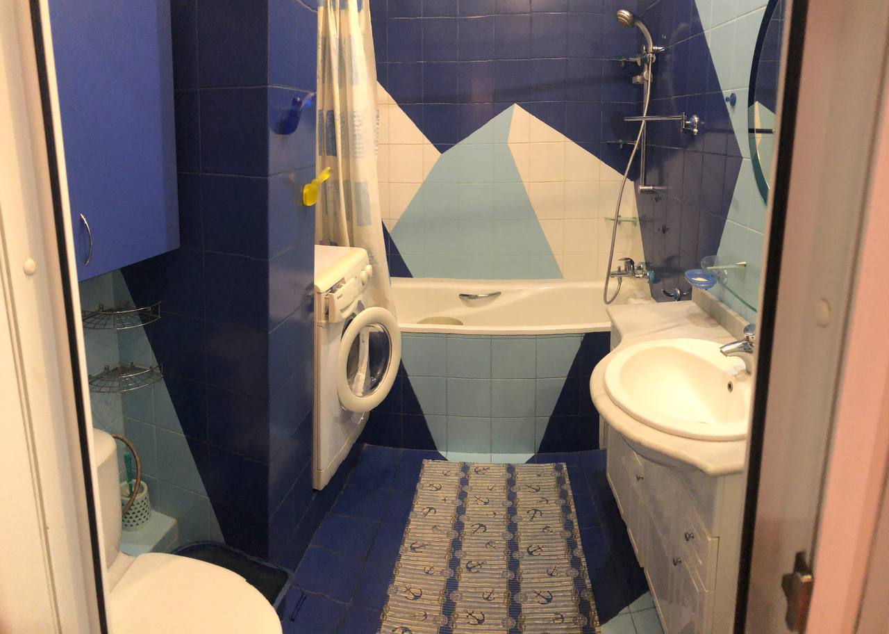 Двухкомнатная сталинка  в центре на Челюскинцев 68 м2